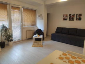 City Center White Apartment!